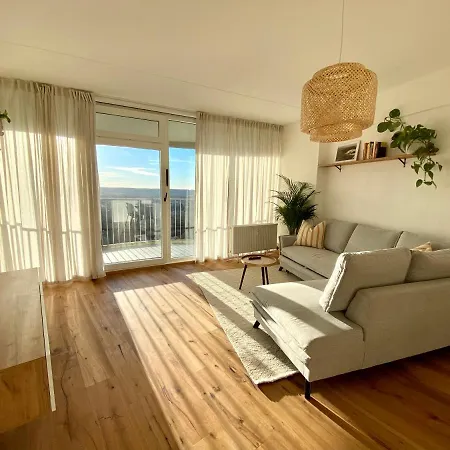 Apartment Butler Skyline Netflix *