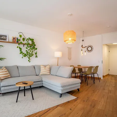 Apartment Butler Skyline Netflix