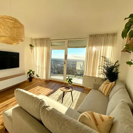 Apartment Butler Skyline Netflix *